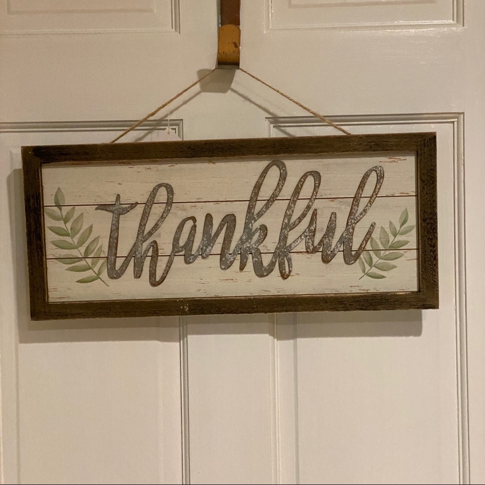 Wood Sign Thankful w/ painted Fern Leaves & Twine Hanger